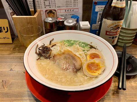  Hakata Ramen: Sıcacık Bir Izgara Lezzetiyle Buluşan, Nefis Japon Noodle Çorbası!