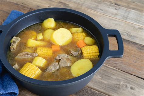  Sancocho de Gallina: Bir Küçük İçinde Büyük Bir Lezzet Şöleni mi?